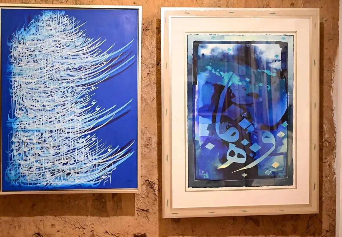 مهرجان فنون العلا يحتضن أقسامًا تحتفي بالخط العربي - الصورة من واس