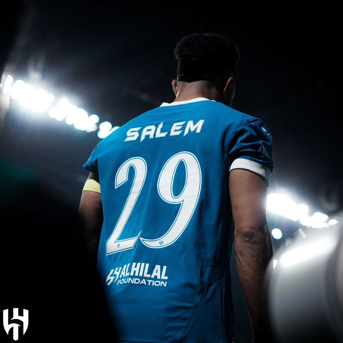 سالم الدوسري هلالي حتى 2027 – الصورة من حساب نادي الهلال السعودي على إكس