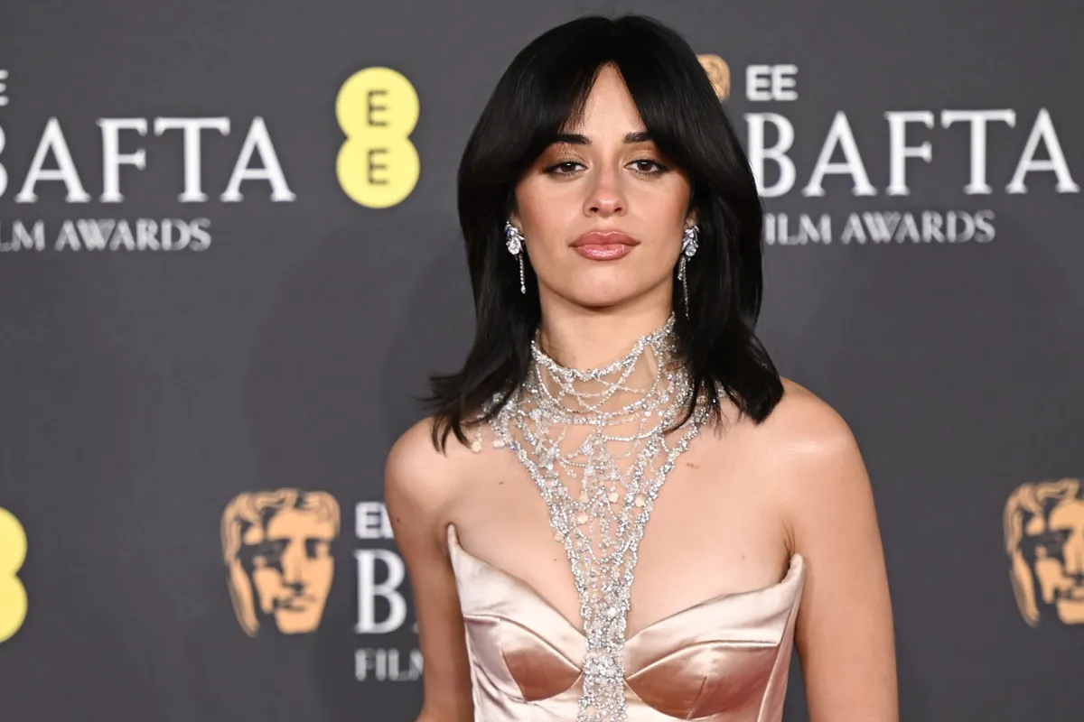 كاميليا كابيلو بمجوهرات ألماس فاخرة في البافتا 2025 (مصدر الصورة: tephane Cardinale - Corbis/Corbis via Getty Images)