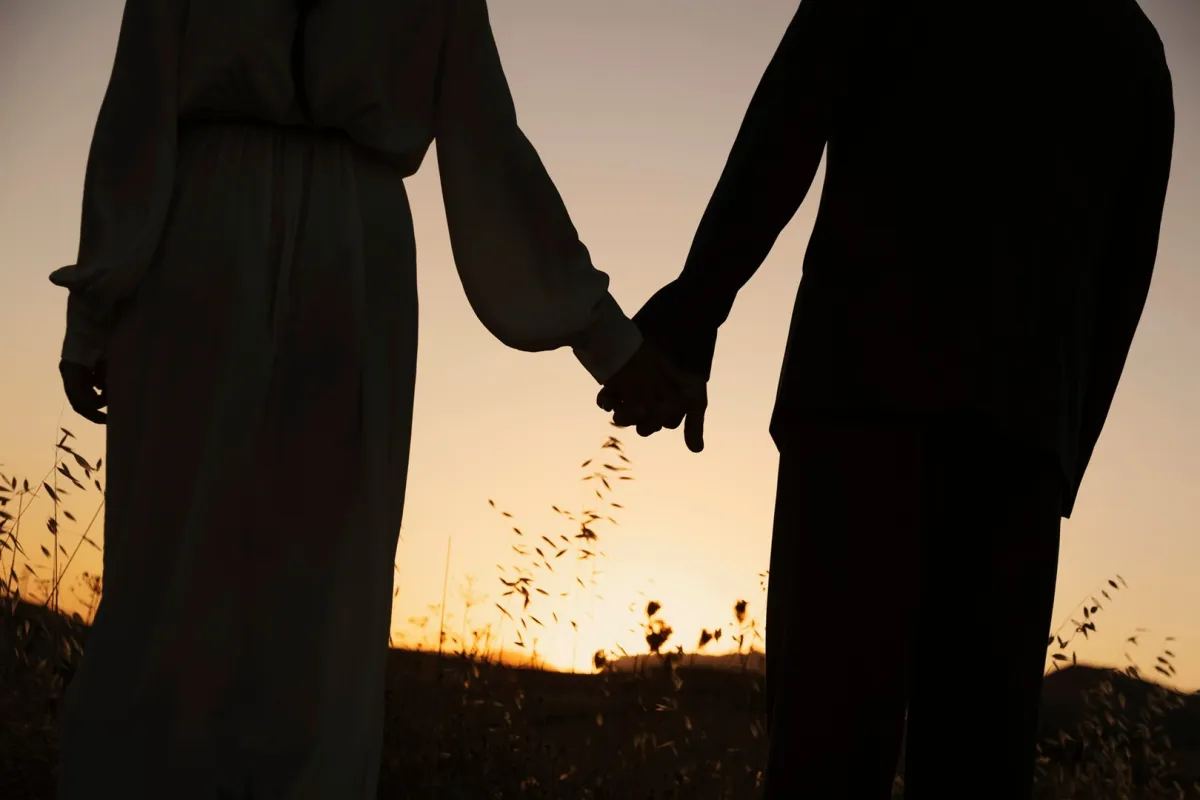 الحب هو الحقيقة الأبدية في تاريخ البشرية  - المصدر: freepik by kjpargeter