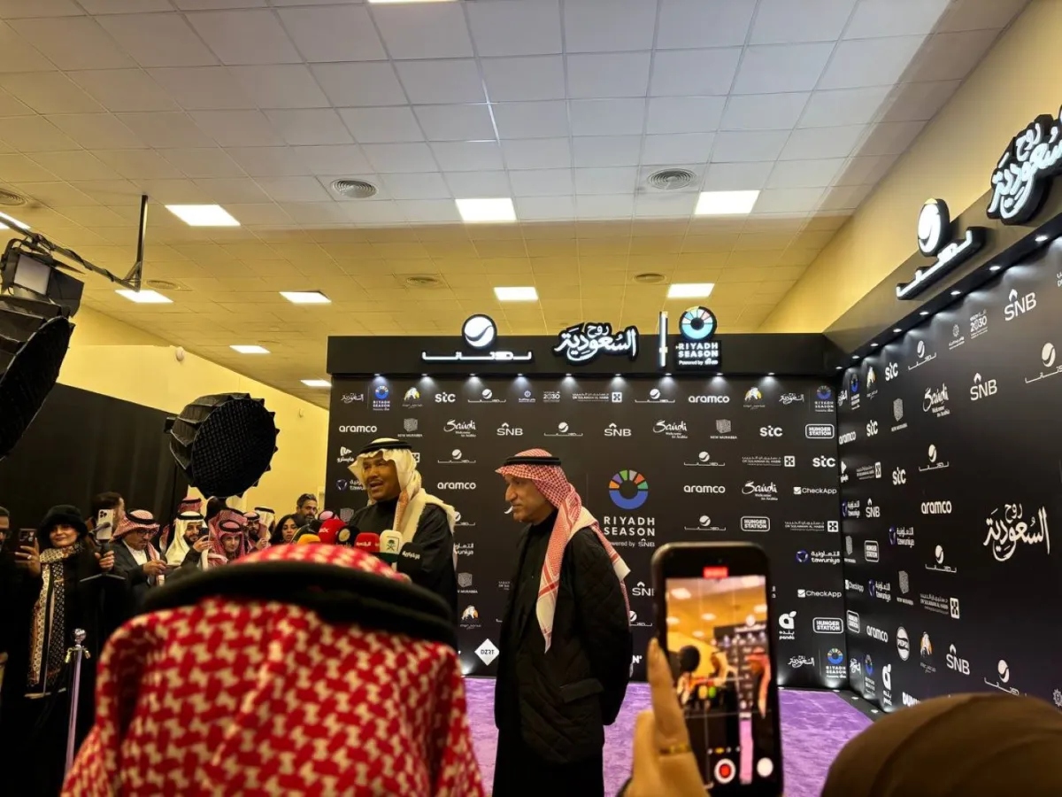 الفنان محمد عبده مع سالم الهندي المدير التنفيذي لشركة روتانا- الصورة خاصة بسيدتي تصوير زكية البلوشي