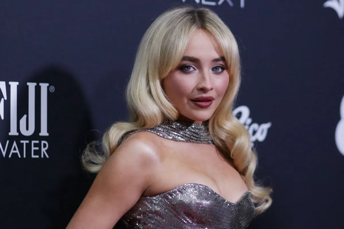 سابرينا كاربنتر في نيويورك (Sabrina Carpenter in New York). مصدر الصورة: Leonardo Munoz / AFP