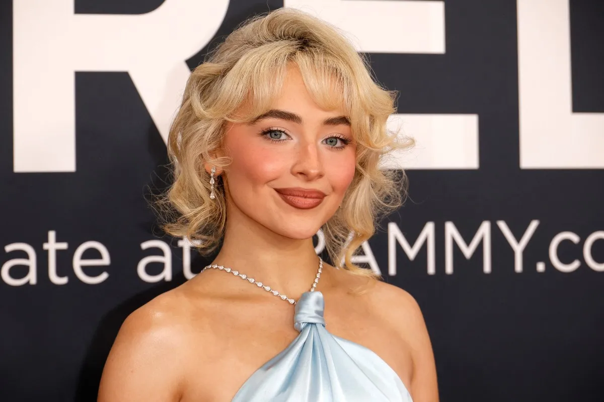 سابرينا كاربنتر في حفل توزيع جوائز غرامي 2025  (Sabrina Carpenter at the 2025 Grammy Awards). مصدر الصورة:Frazer Harrison / GETTY IMAGES NORTH AMERICA / Getty Images via AFP