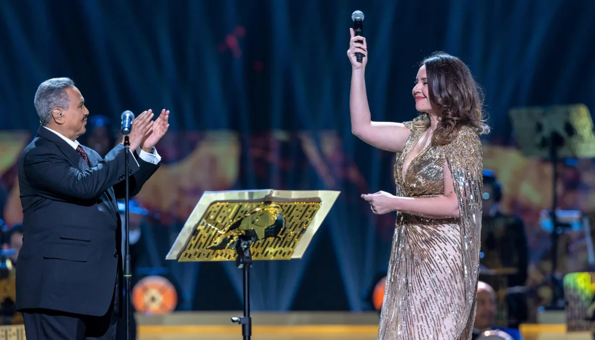 محمد عبده وسونيا -الصورة من  المركز الاعلامي ل روتانا