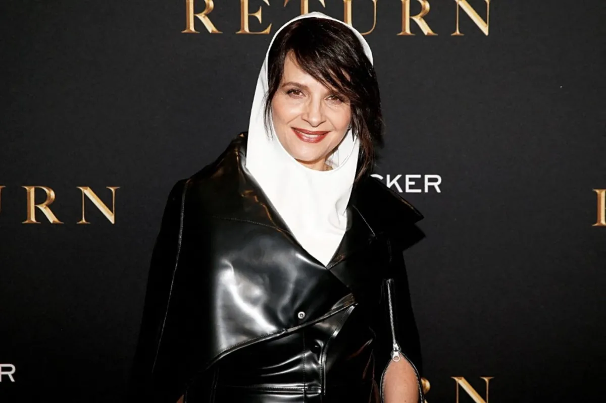 جولييت بينوش في مسرح AMC Lincoln Square في مدينة نيويورك (Juliette Binoche at at AMC Lincoln Square Theater in New York City). مصدر الصورة: Dominik Bindl/Getty Images/AFP