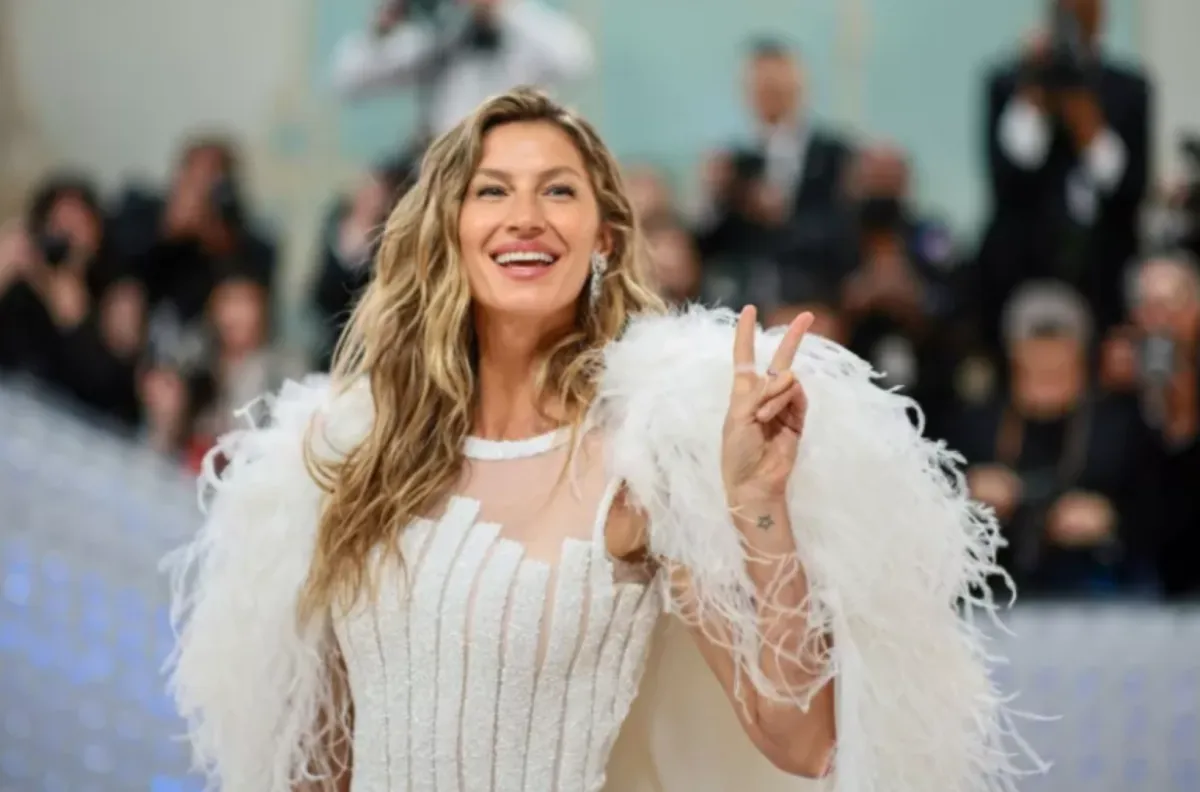جيزيل بوندشين تحضر احتفال Met Gala لعام 2023 (Gisele Bündchen attends The 2023 Met Gala Celebrating)- مصدر الصورة: Photo by Dimitrios Kambouris / GETTY IMAGES NORTH AMERICA / Getty Images via AFP