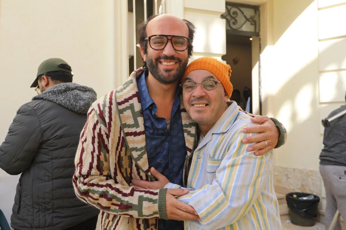 حسن الرداد مع علاء مرسي في مشهد من عقبال عندكوا 