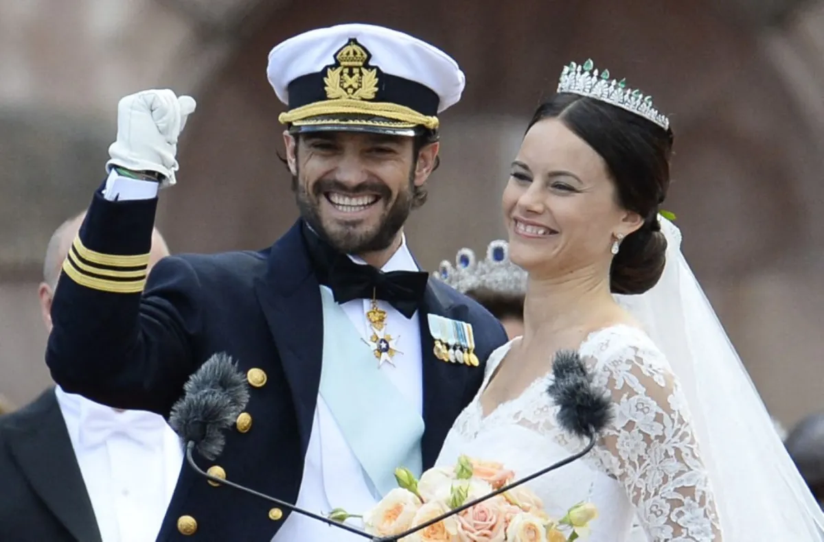 الأميرة صوفيا والأمير كارل فيليب في قصر ستوكهولم في 13 يونيو 2015 (Princess Sofia and Prince Carl Philip at Stockholm Palace on June 13, 2015). مصدر الصورة: AFP PHOTO / JONATHAN NACKSTRAND