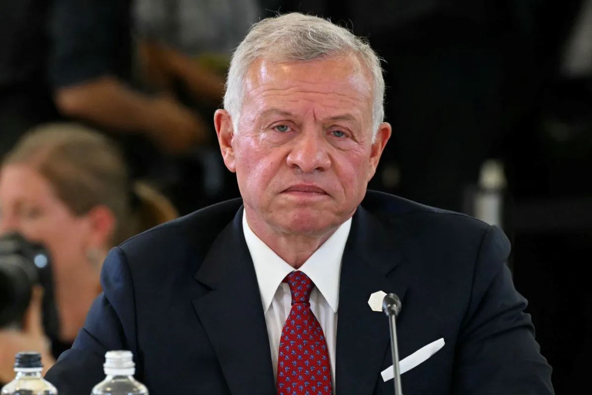 الملك عبد الله الثاني في منتجع بورجو إجنازيا خلال قمة مجموعة السبع في سافيلتري بالقرب من باري بإيطاليا (King Abdullah II at the Borgo Egnazia resort during the G7 Summit in Savelletri near Bari, Italy). مصدر الصورة: Mandel NGAN / AFP