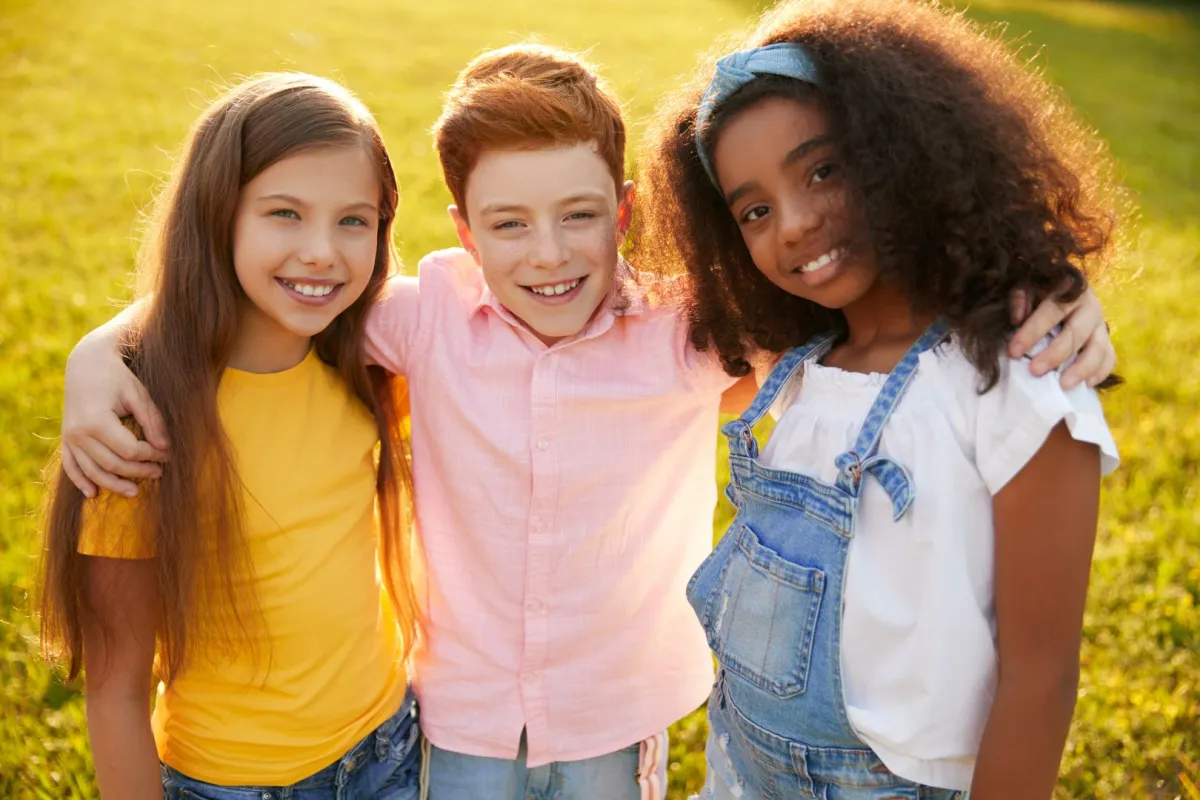 صورة عن صداقة الأطفال