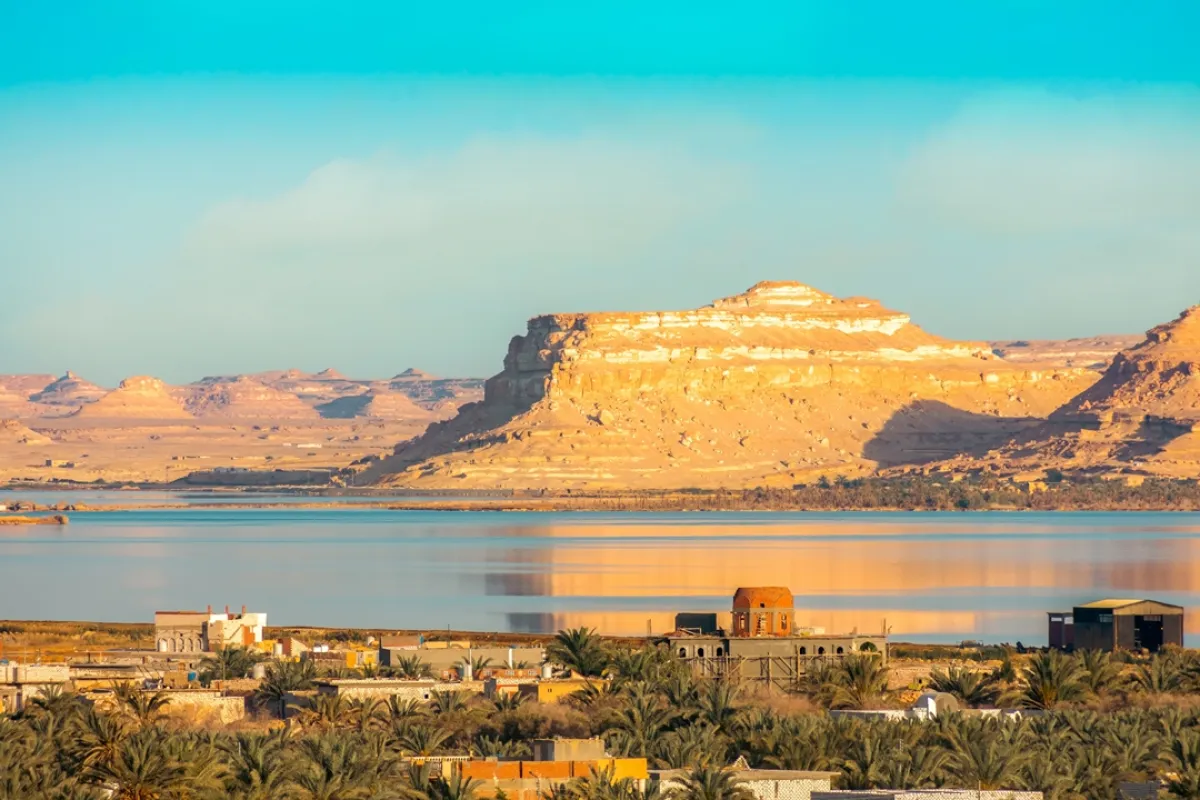 منظر خلاب لشروق الشمس فوق واحة سيوة
