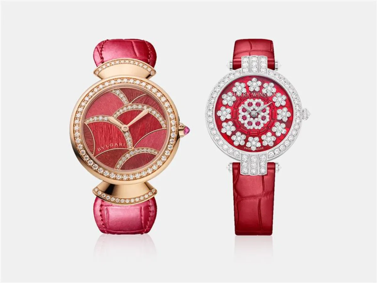 ساعات بميناء حمراء