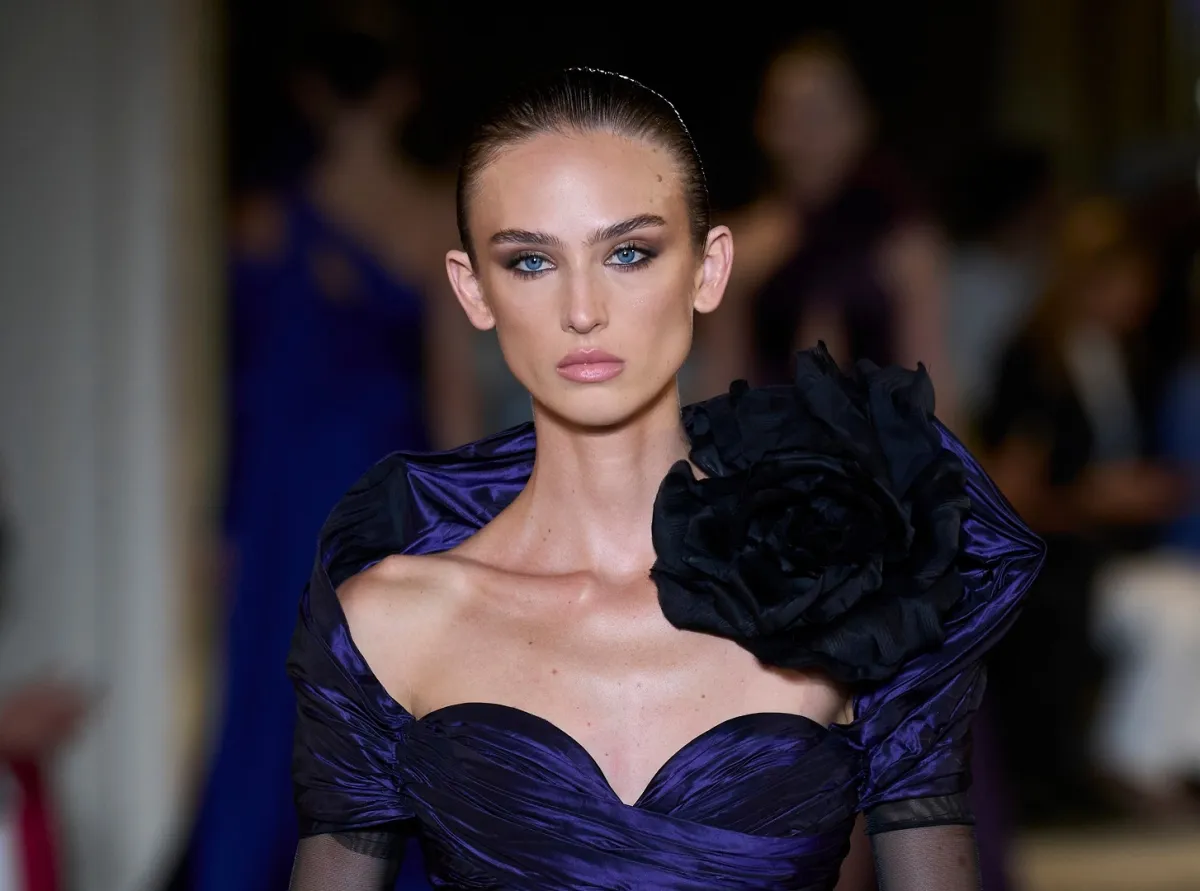 مكياج لفستان نيلي