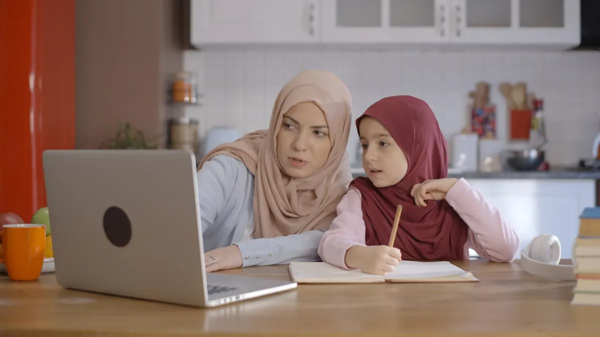 صورة لأم مع ابنتها