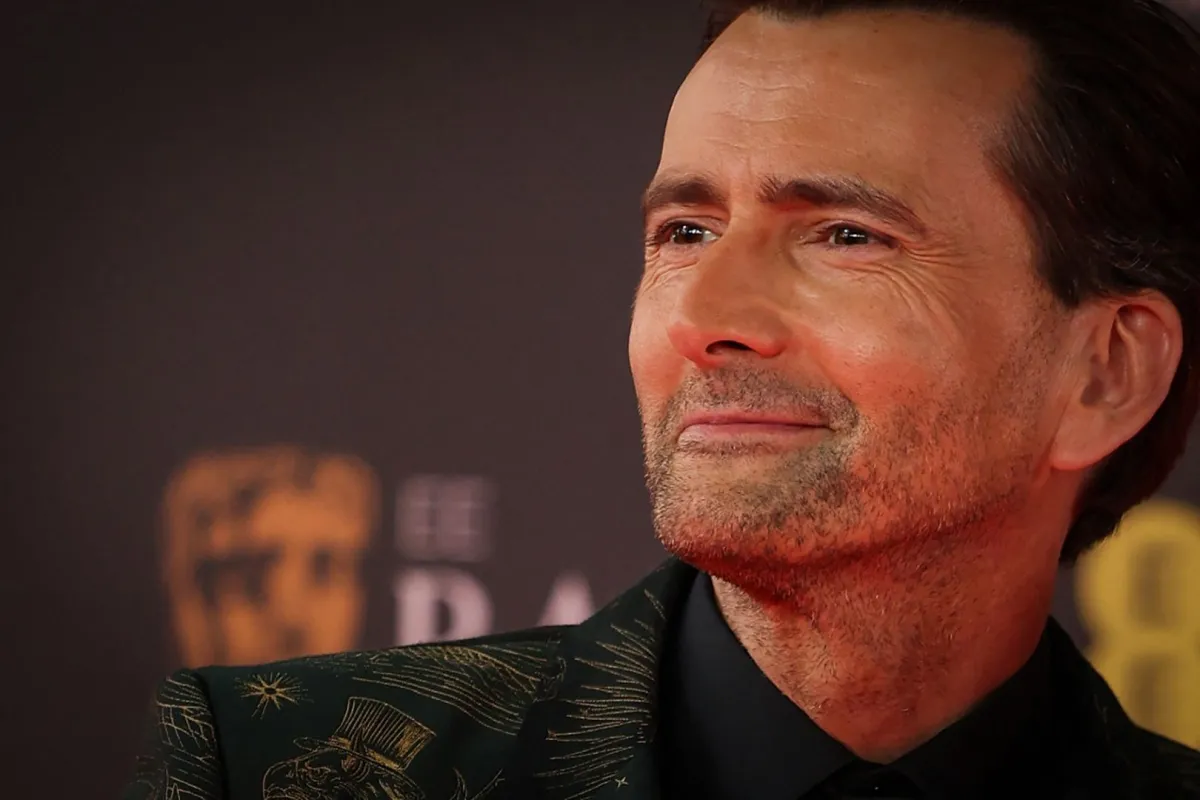 ديفيد تينانت في حفل توزيع جوائز الأكاديمية البريطانية للأفلام (بافتا 2024) في قاعة المهرجانات الملكية، مركز ساوث بانك، في لندن (David Tennant at the BAFTA British Academy Film Awards at the Royal Festival Hall, Southbank Centre, in London). مصدر الصورة: Adrian DENNIS / AFP