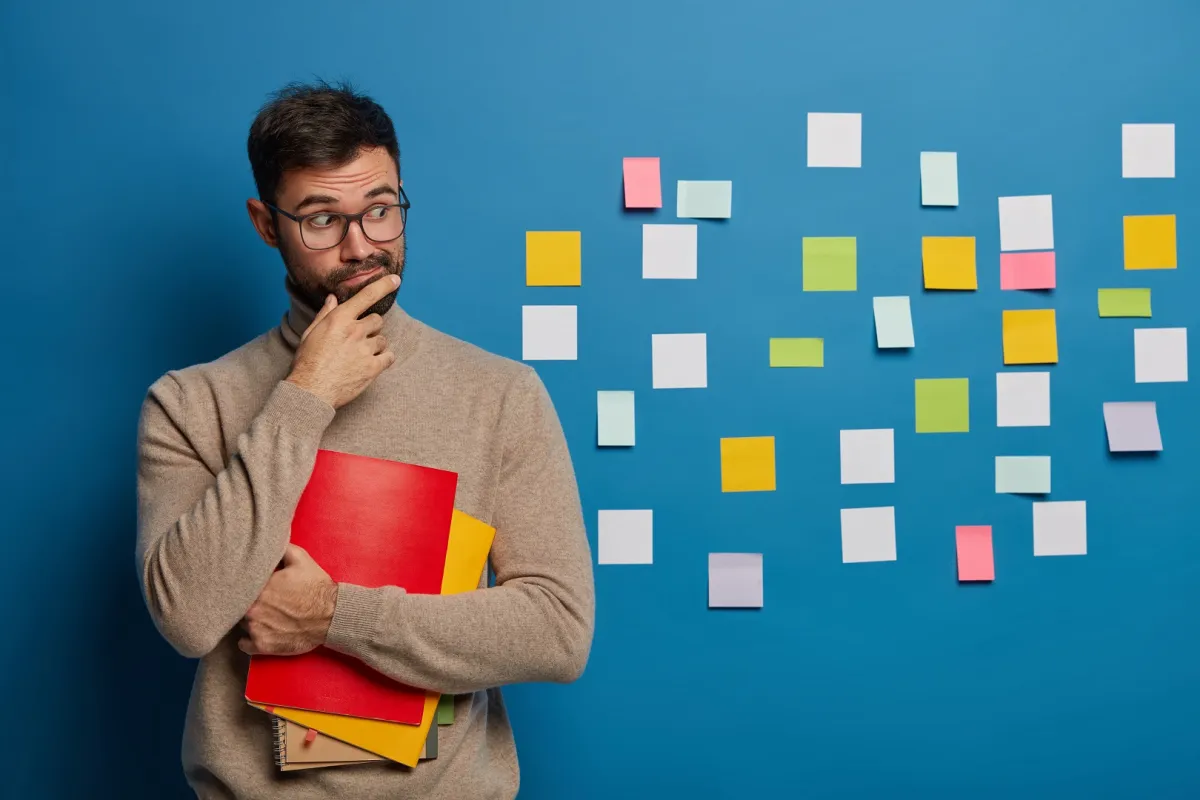 كيف تقلل أخطاء الفريق؟ -الصورة من freepik  تصوير wayhomestudio