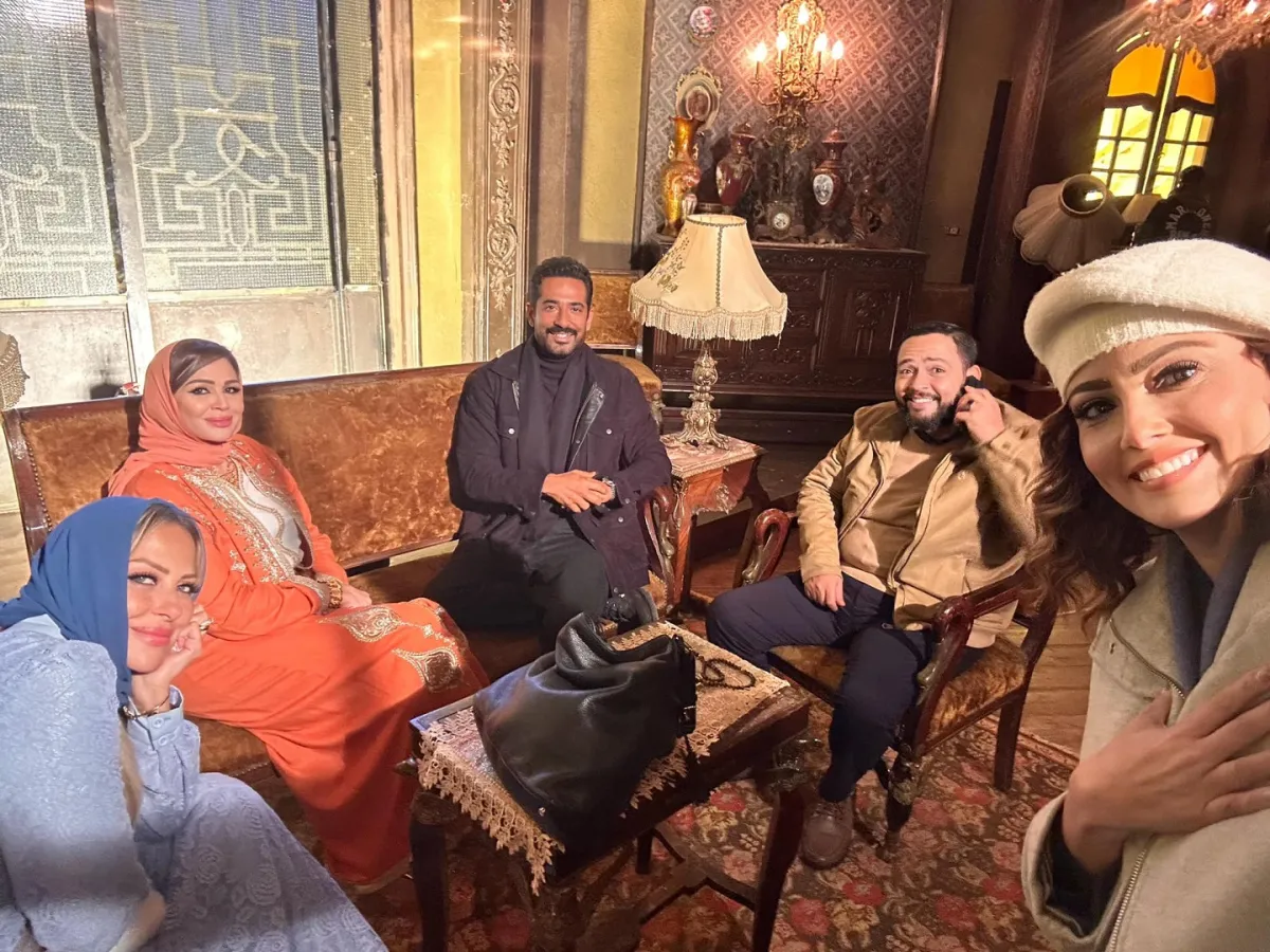 كواليس مسلسل سيد الناس - الصورة من صفحة الفنانة إلهام شاهين على فيسبوك