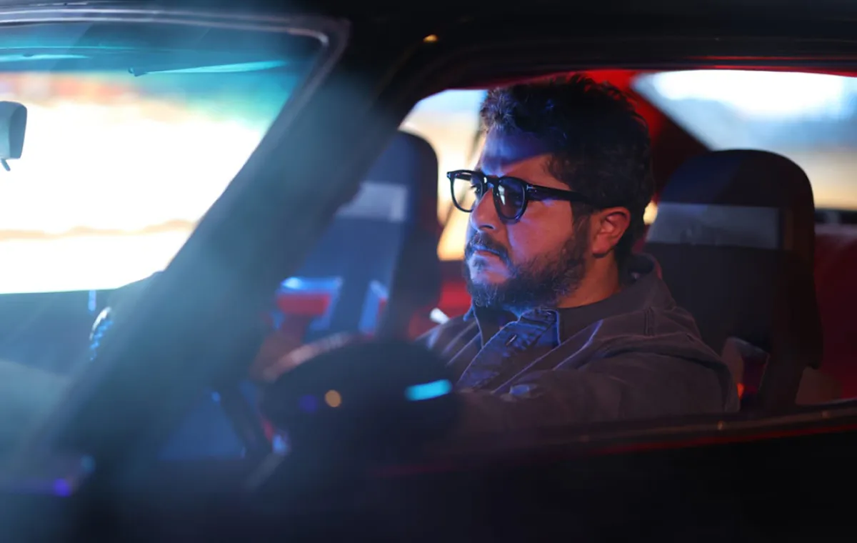 يوسف عادل- الصور من المكتب الصحفي للفنان