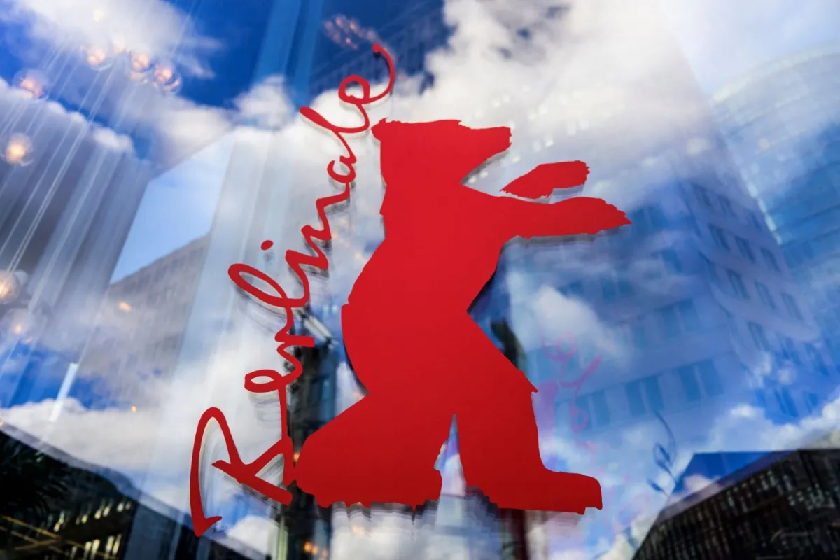 شعار مهرجان برلين السينمائي في برلين (The Berlinale logo in Berlin). مصدر الصورة: John MACDOUGALL / AFP