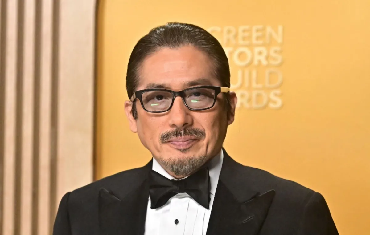 هيرويوكي سانادا في حفل توزيع جوائز نقابة ممثلي الشاشة السنوي الحادي والثلاثين في قاعة شراين في لوس أنجلوس (Hiroyuki Sanada at the 31st Annual Screen Actors Guild awards at the Shrine Auditorium in Los Angeles). مصدر الصورة: Frederic J. Brown / AFP