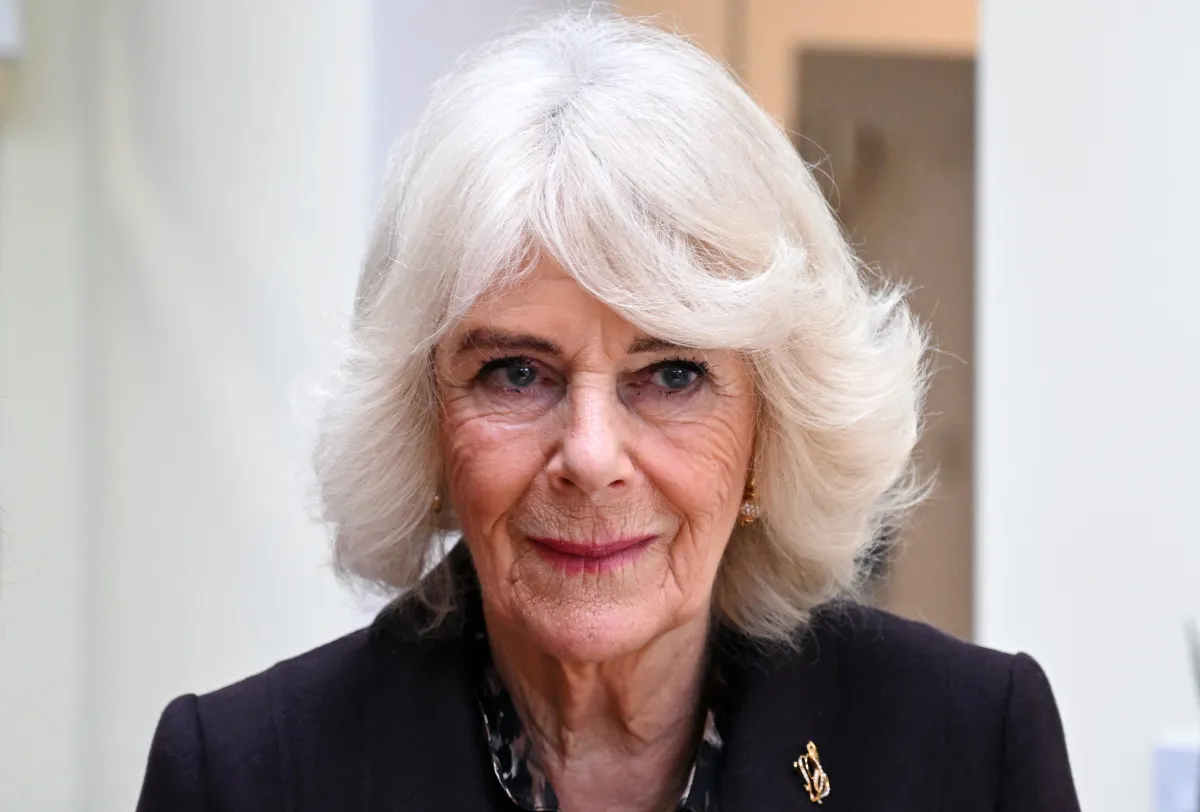 الملكة في زيارة لمركز موارد المرأة الآسيوية في لندن (The Queen visits the Asian Women's Resource Center in London). مصدر الصورة: Stuart C. Wilson / POOL / AFP