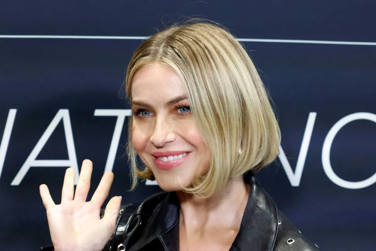 جوليان هوف في إنجلوود، كاليفورنيا (Julianne Hough in Inglewood, California). مصدر الصورة: Frazer Harrison/Getty Images for FIREAID/AFP