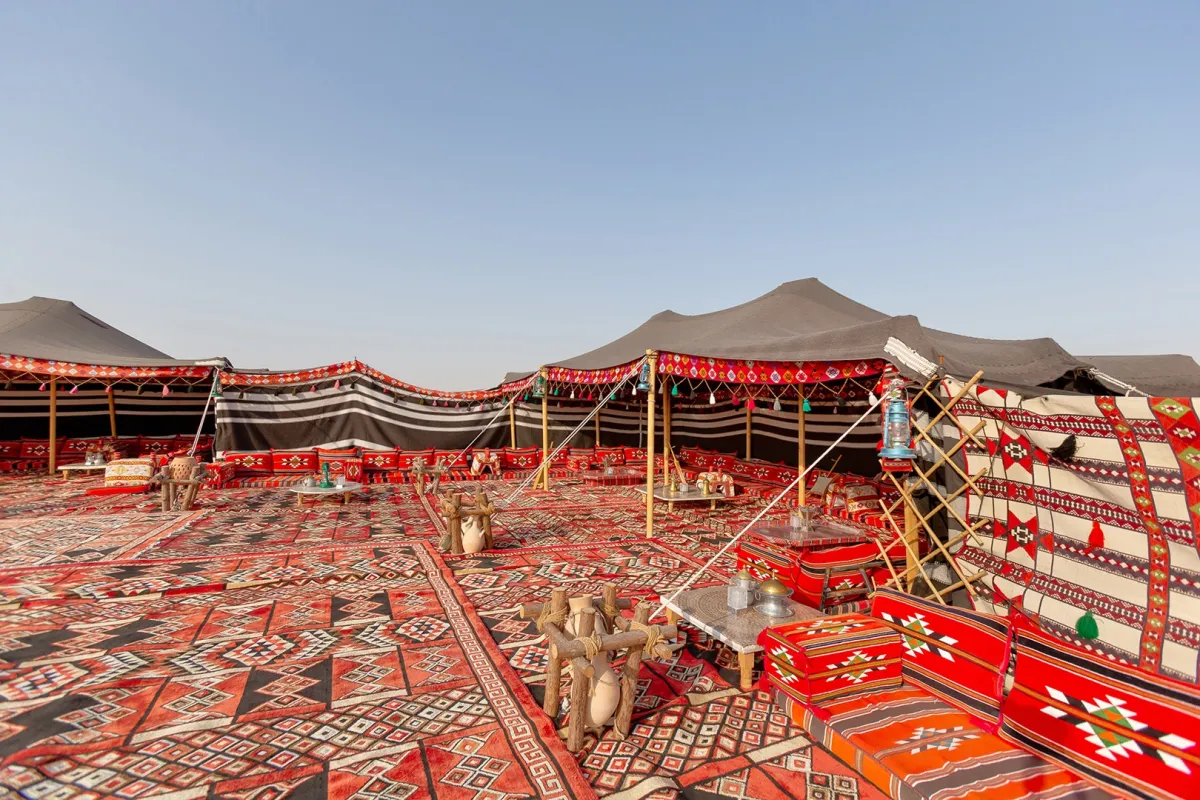 مخيم المبيت الصحراوي في منتجع الوثبة الصحراوي