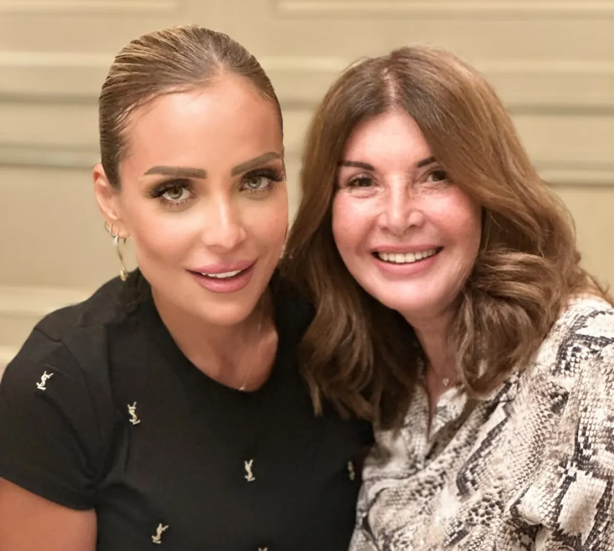 ميرفت أمين و ريم البارودي من كواليس مسلسل جوما - الصورة من حساب ريم البارودي على انستغرام