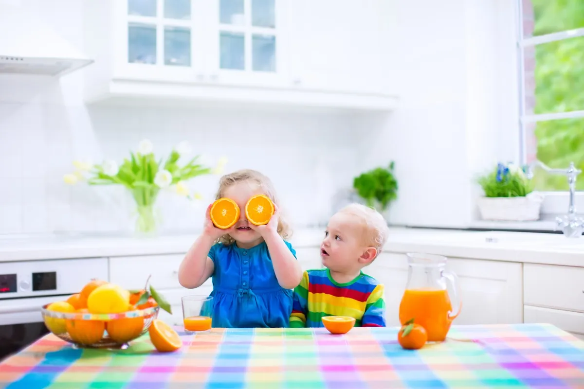  أفضل المشروبات الطبيعية للأطفال