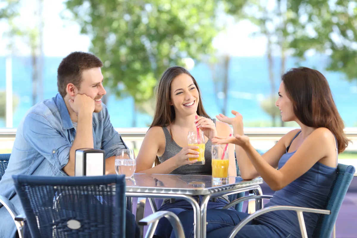 تأثير الأصدقاء على قرارات الشباب