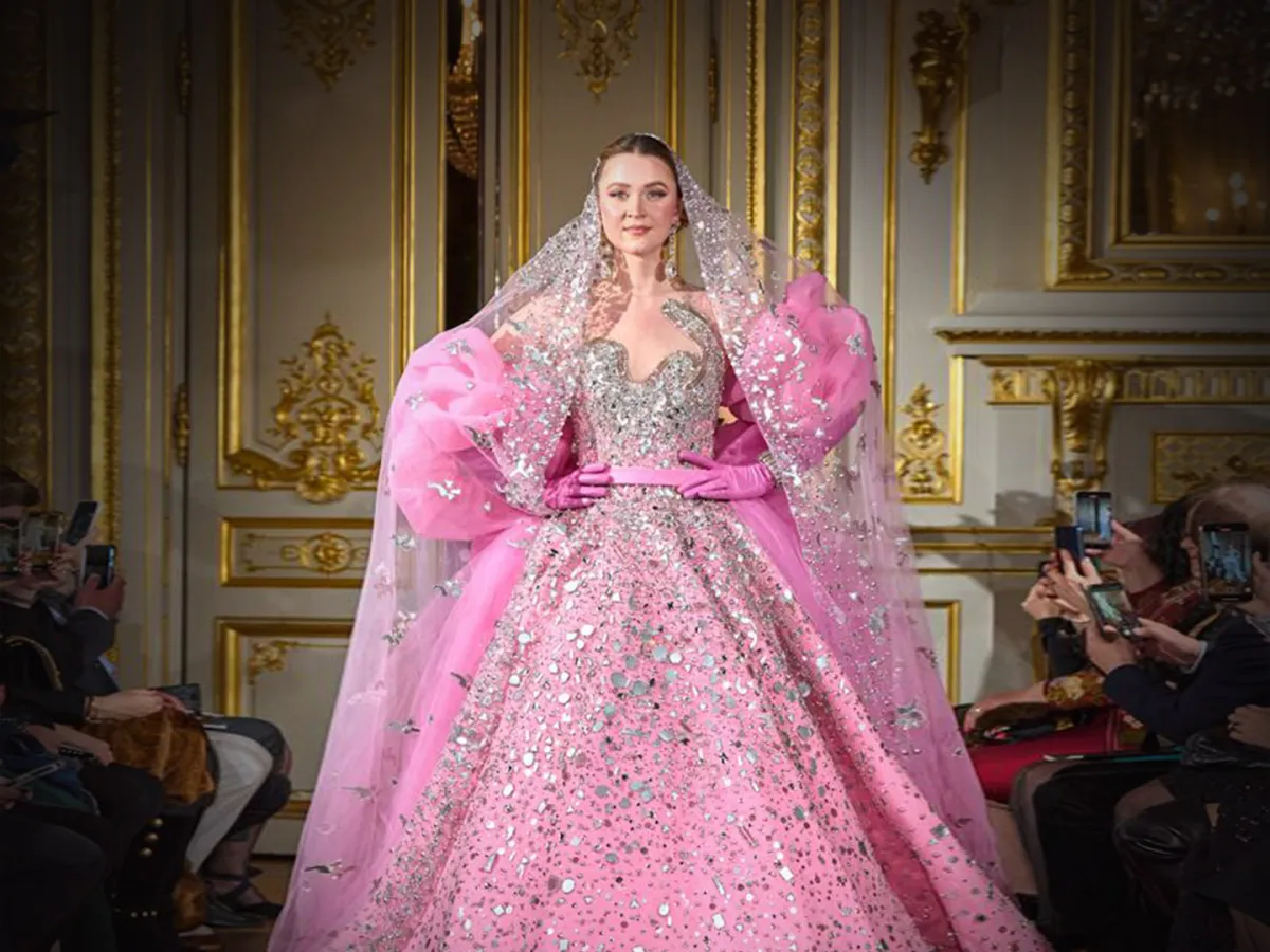 فستان من هاني البحيري Hany El Behairy - الصور من Launchmetrics/Spotlight