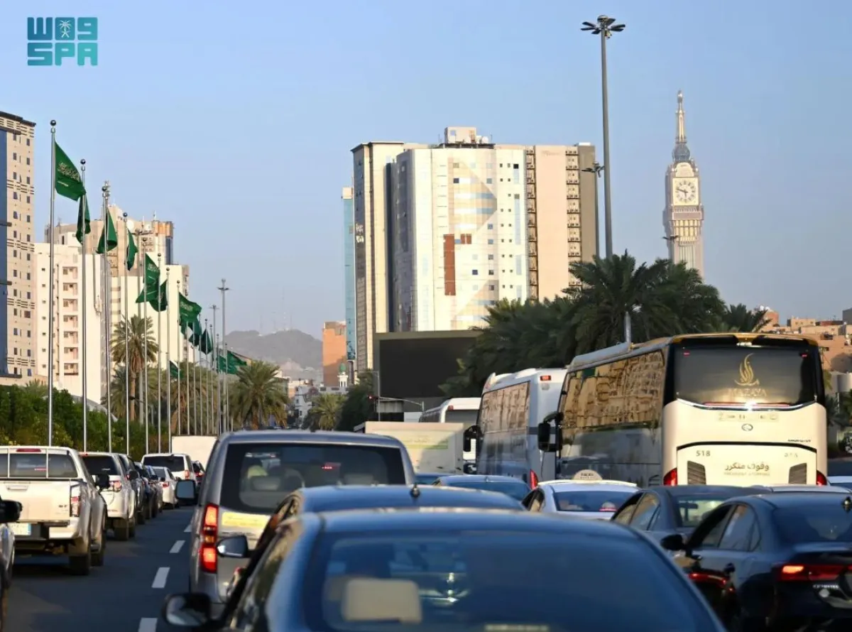 يعود تاريخ العلم الوطني السعودي إلى الراية التي كان يحملها أئمة الدولة السعودية الأولى 