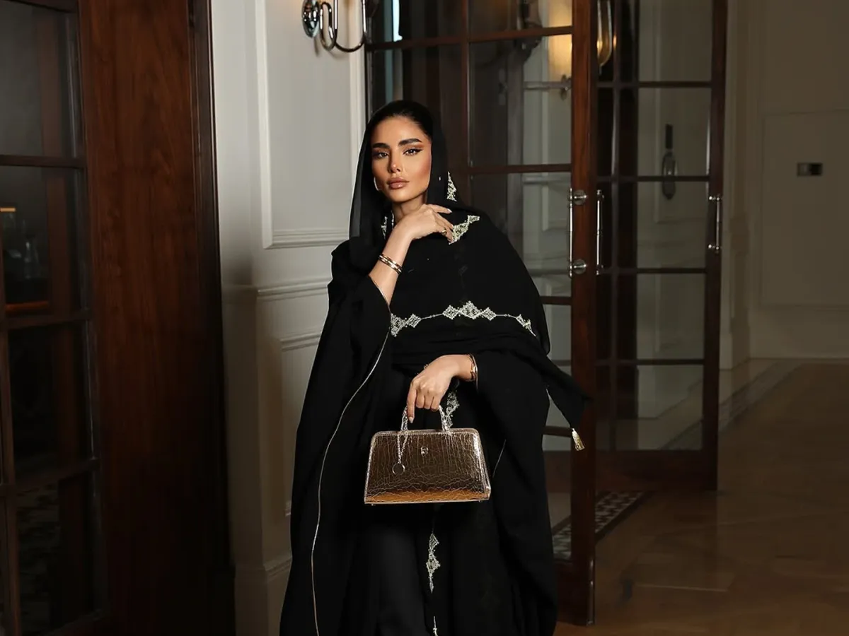 مدونة الموضة خلود العلي - الصورة من حسابها على إنستغرام