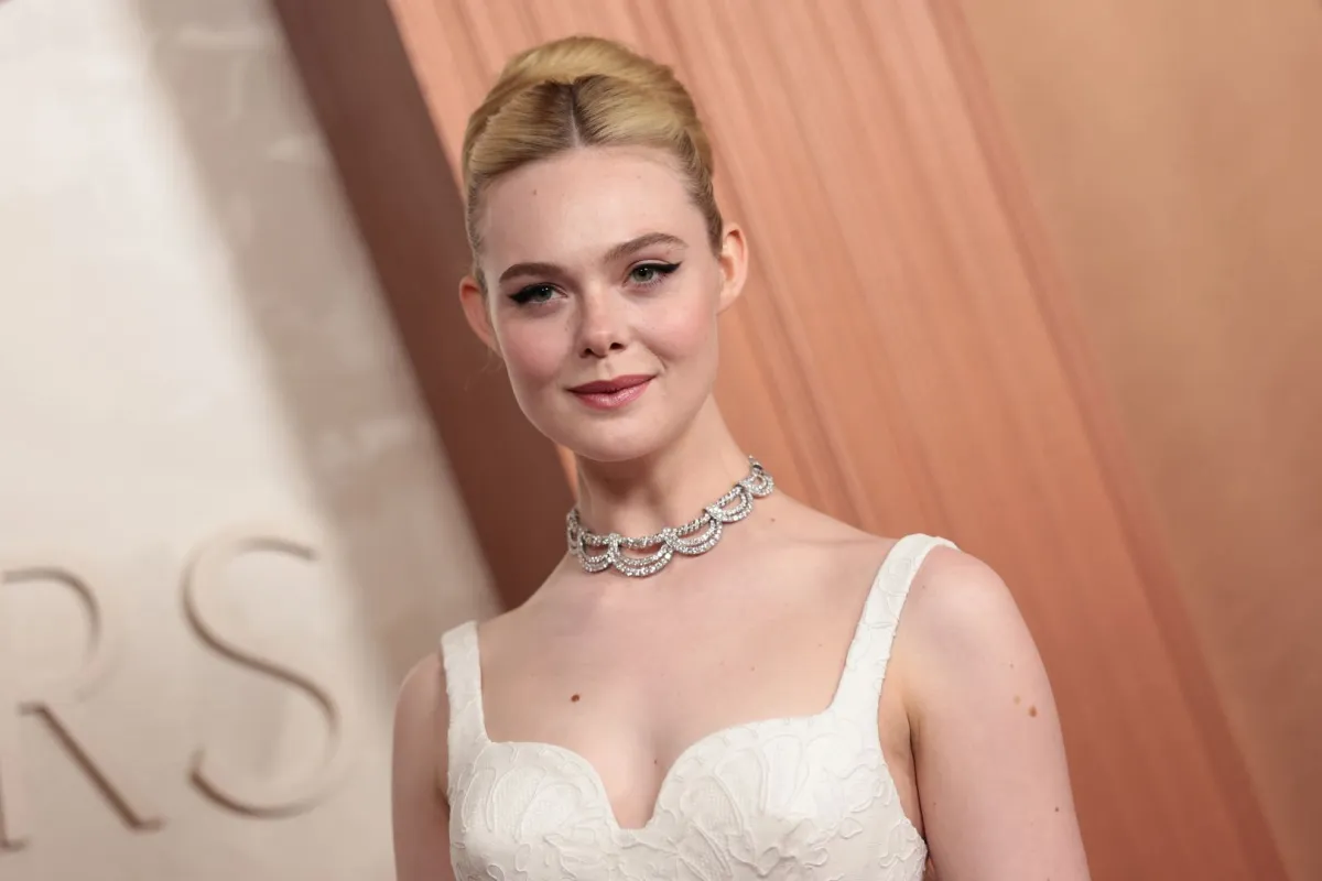 إيل فانينغ Elle Fanning (مصدر الصورة: Monica Schipper / GETTY IMAGES NORTH AMERICA / Getty Images via AFP)