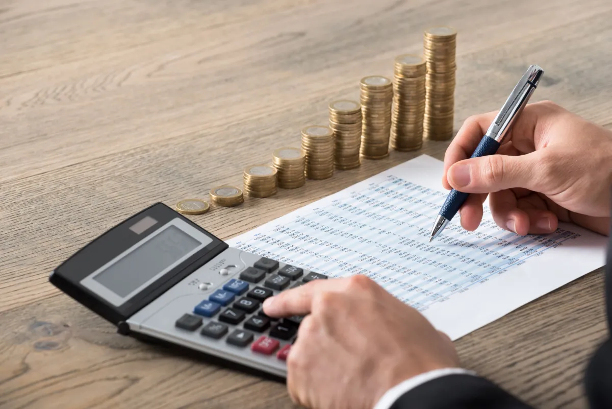 طرق لتخفيف تكاليف العمل - الصورة من Adobestock