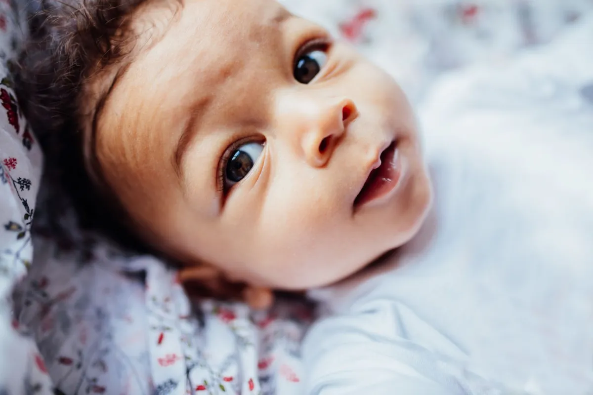 صورة طفل مخادع