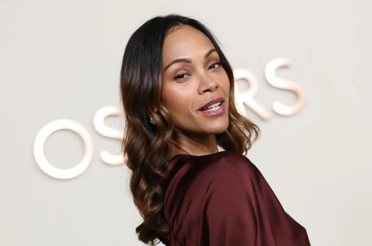 زوي سالدانا في متحف أكاديمية الصور المتحركة في لوس أنجلوس (Zoe Saldana at the Academy Museum of Motion Pictures in Los Angeles). مصدر الصورة: VALERIE MACON / AFP