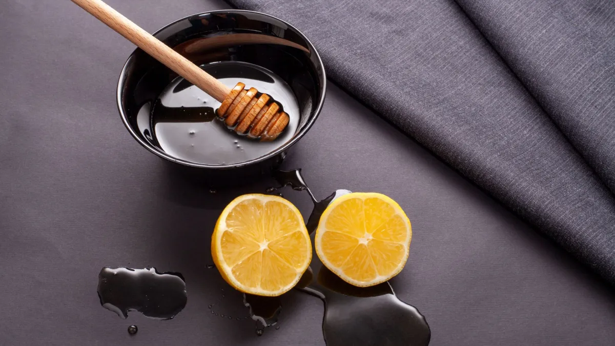 فوائد العسل الأسود للبشرة