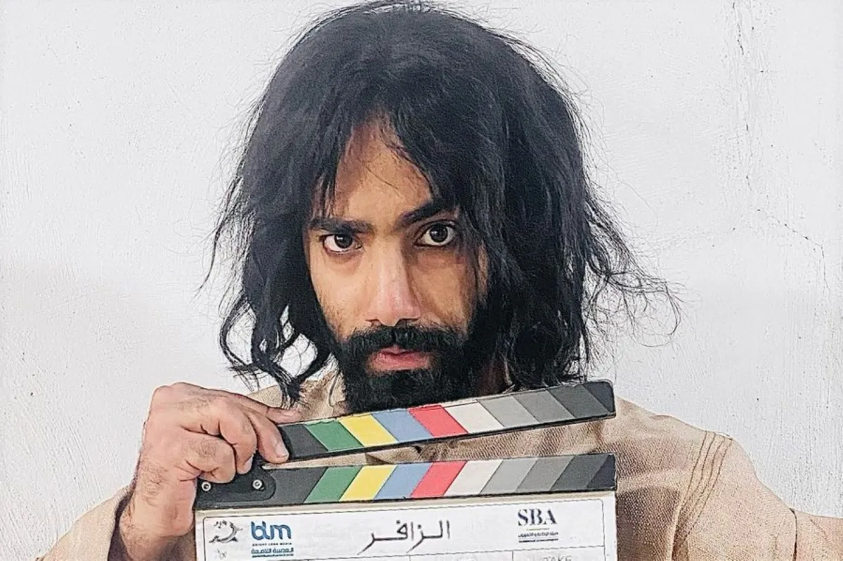 عبدالله المالكي في كواليس مسلسل  الزافر- الصورة من المصدر