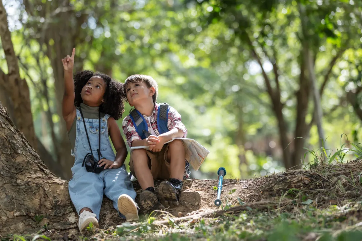 صورة حب الاستكشاف عند الأطفال