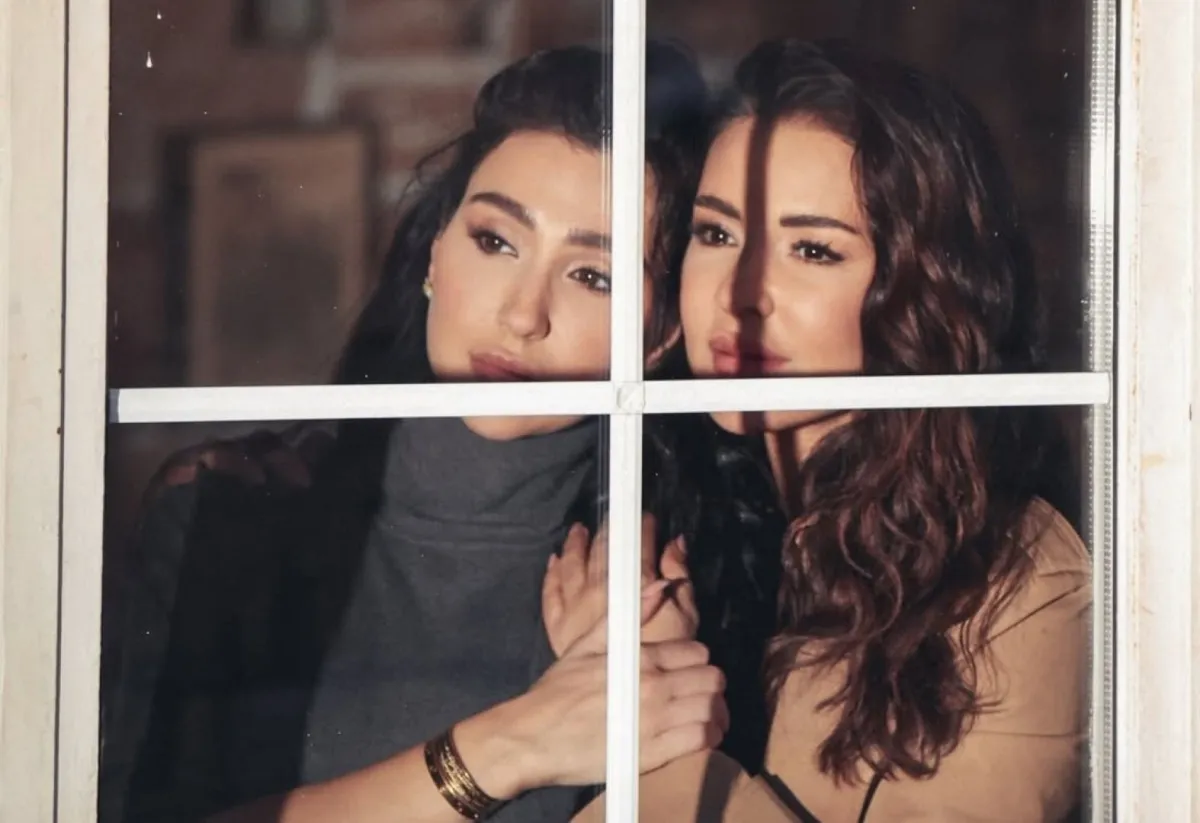 جيسي عبدو وماغي بوغصن في مسلسل بالدم- الصورة من صفحة الأخيرة على إنستغرام