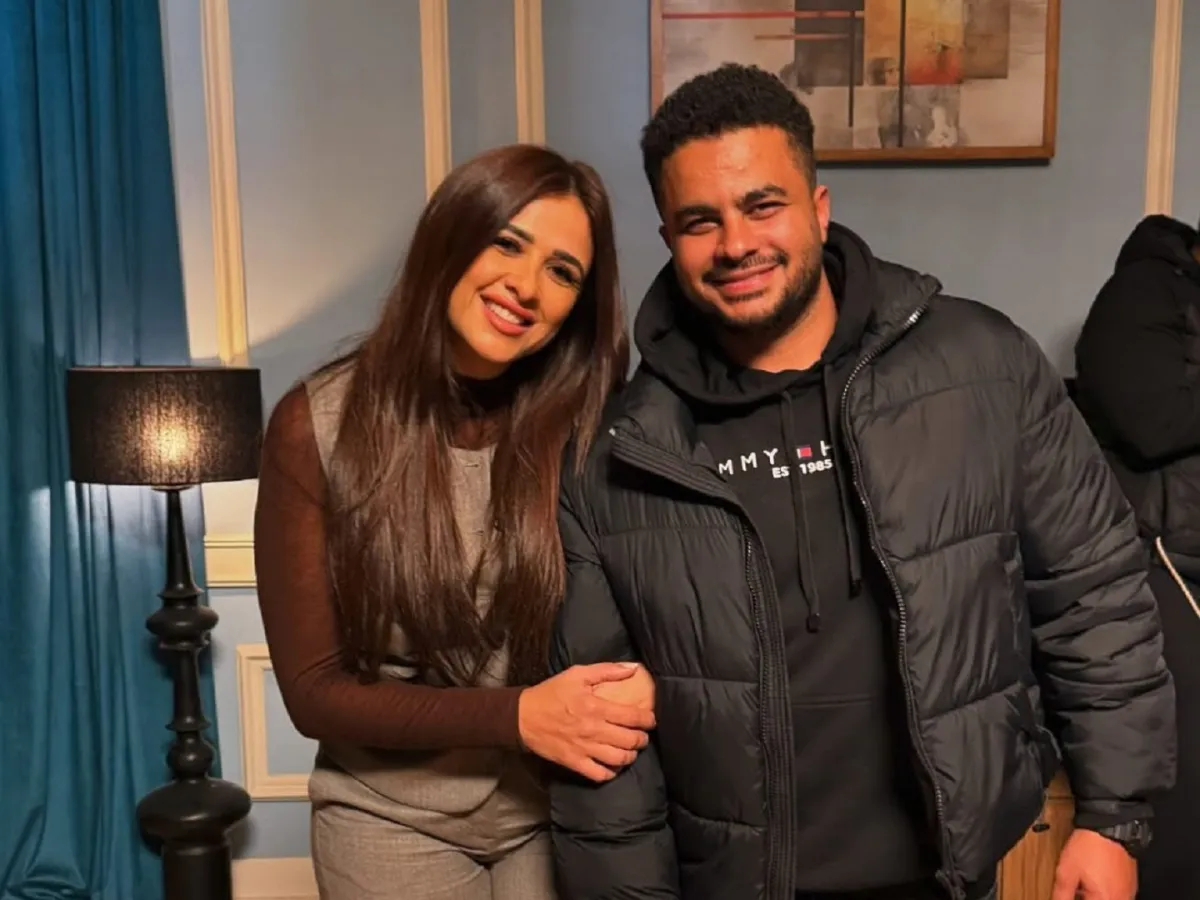 ياسمين عبد العزيز والمخرج محمد الخبيري