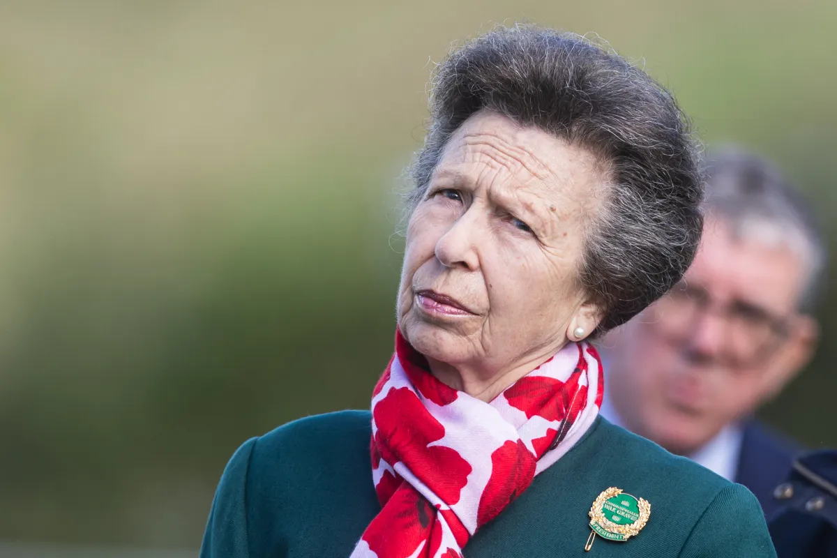 الأميرة آن في لوس أون جوهيل، بالقرب من لنس، شمال فرنسا (Princess Anne in Loos-en-Gohelle, near Lens, northern France). مصدر الصورة: Sameer Al-DOUMY / AFP