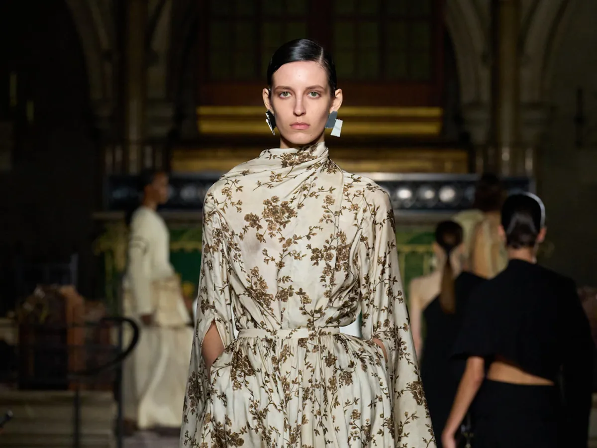 فستان من أوما وانغ Uma Wang - الصورة من Launchmetrics/Spotlight ©