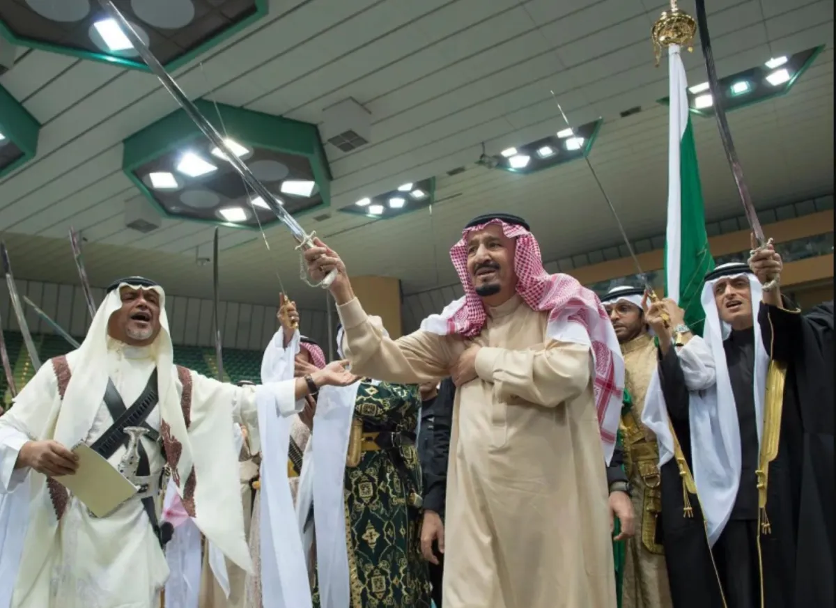 راية عز وشاهد على التوحيد.. للعام الثالث على التوالي السعودية تحتفي برايتها في يوم العلم 