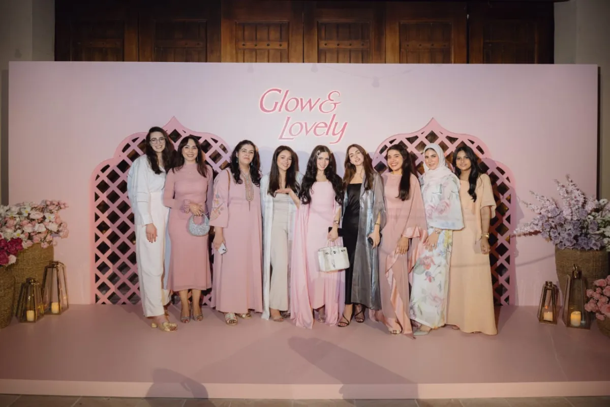 فريق Glow & Lovely مع شمس الفارس - الصورة من العلامة 