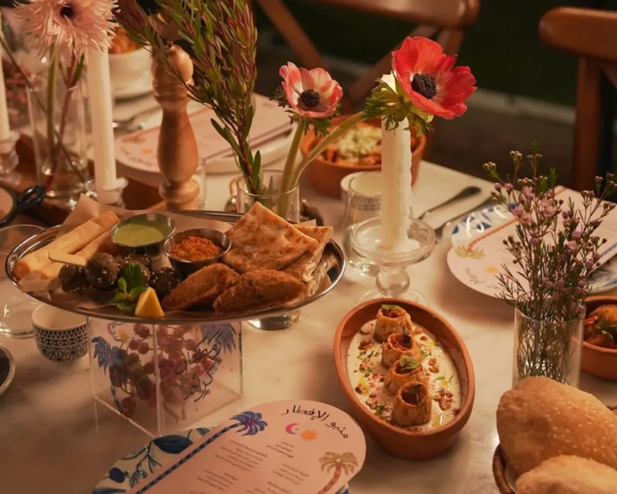 إفطار مميز في مطعم ميز