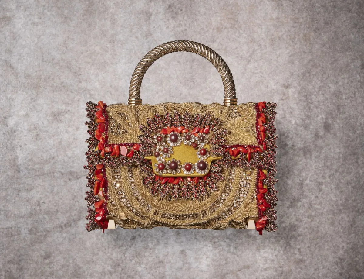 روجيه فيفييه ربيع وصيف 2025 Roger Vivier - الصورة من العلاقات العامة للدار