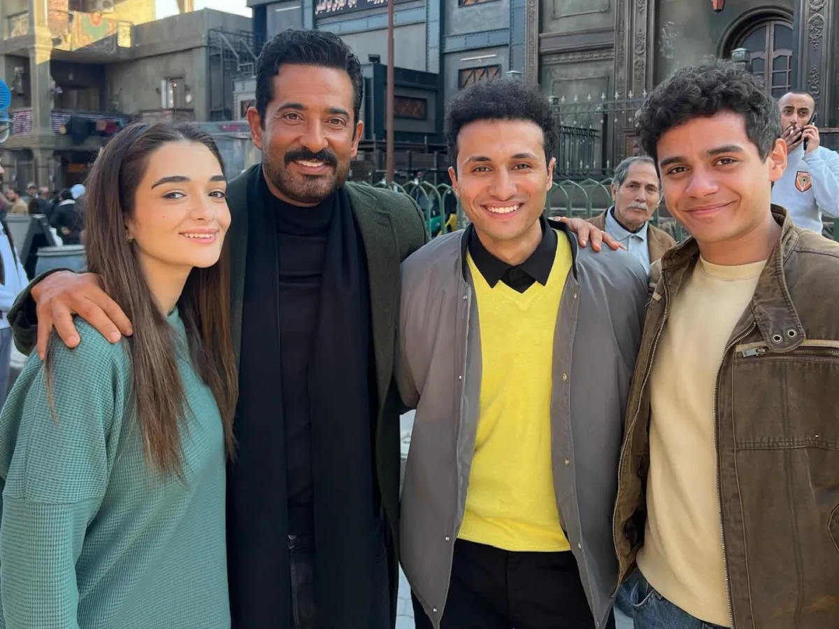 عمرو سعد مع الفنانين الشباب في سيد الناس - الصورة من حساب ملك أحمد زاهر على إنستغرام