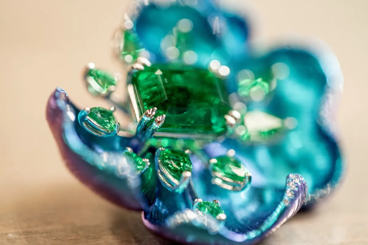 عملية تصنيع المجوهرات من مجموعة Insofu من شوبارد Chopard - الصورة من العلامة 